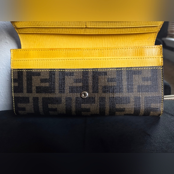 Authentic Fendi Monogram Wallet - Picture 3 of 9